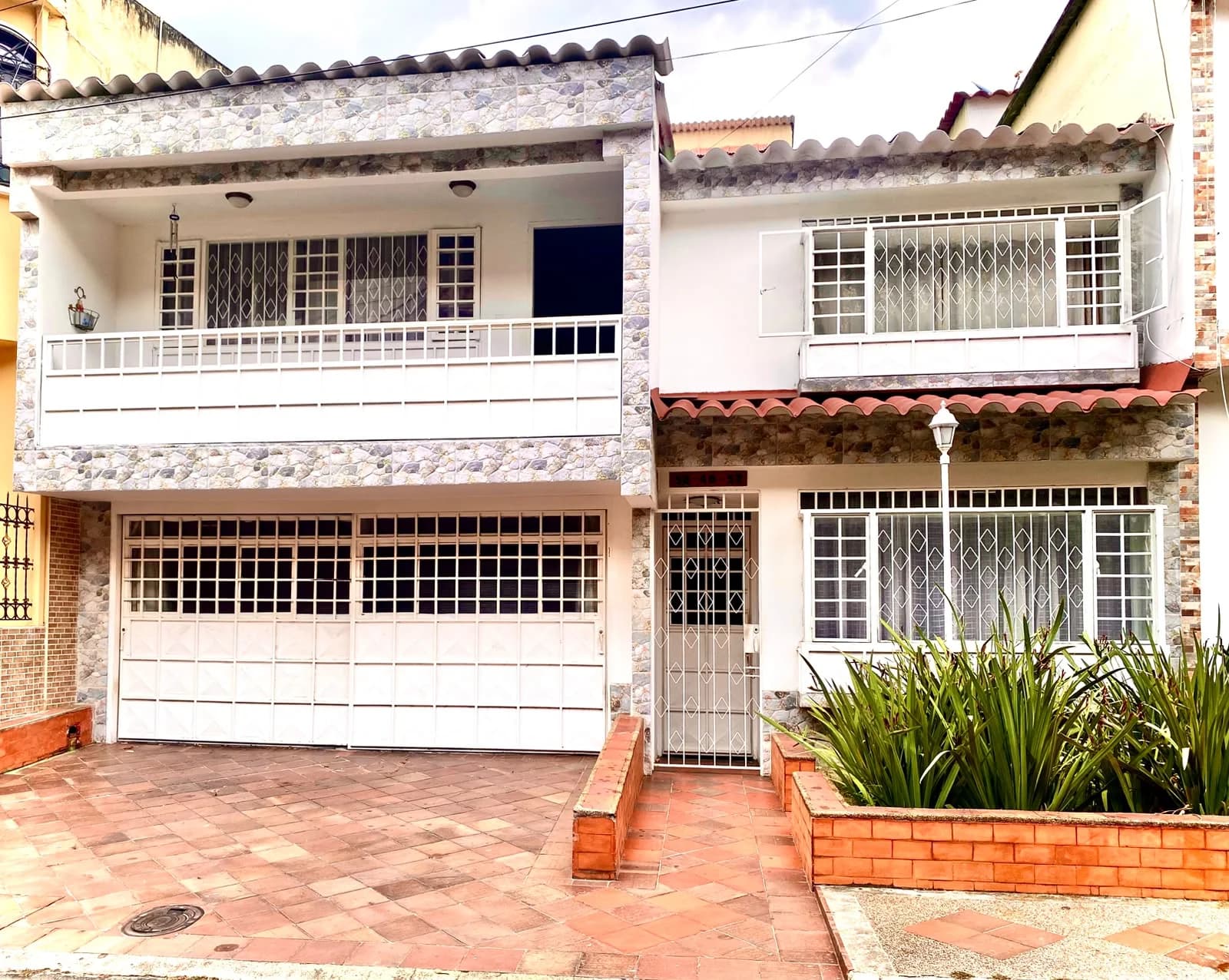 Espectacular casa en piedra pintada alta, ibagué