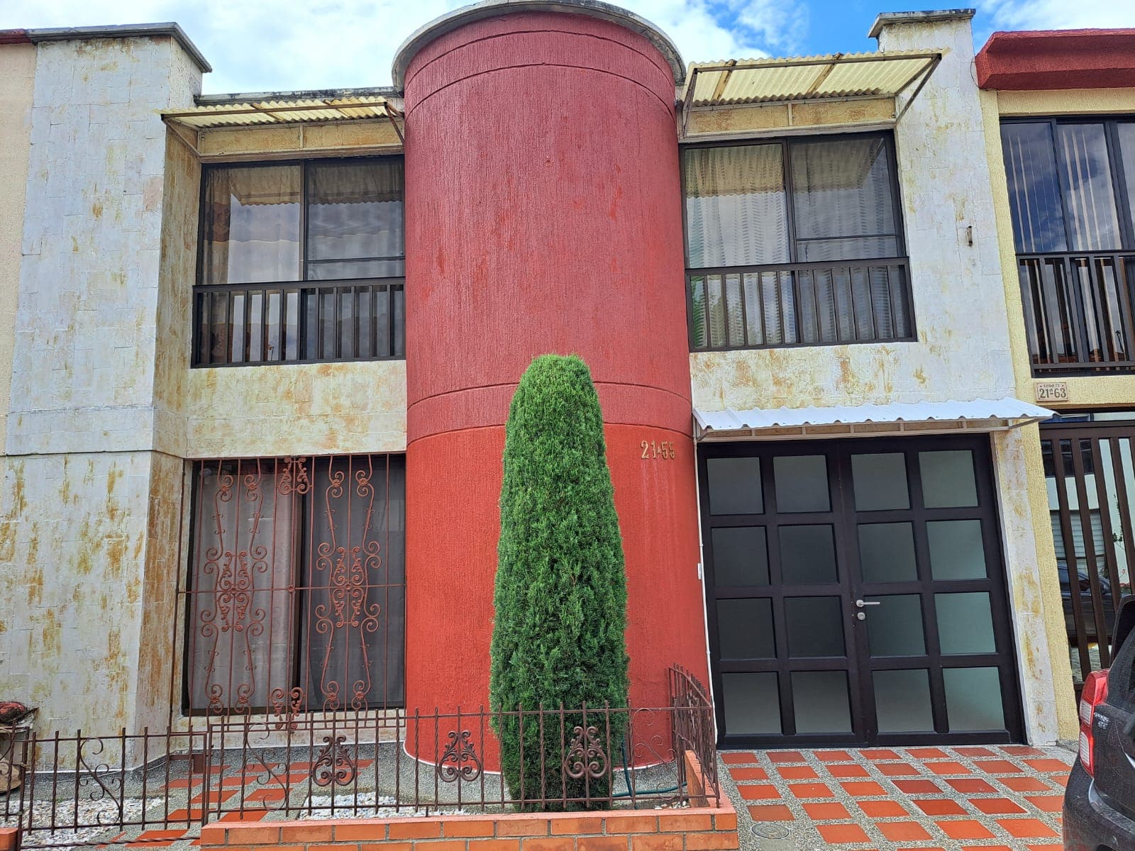 Casa de 2 pisos y 4 habitaciones en Portales del Río – aire acondicionado y excelente ubicación